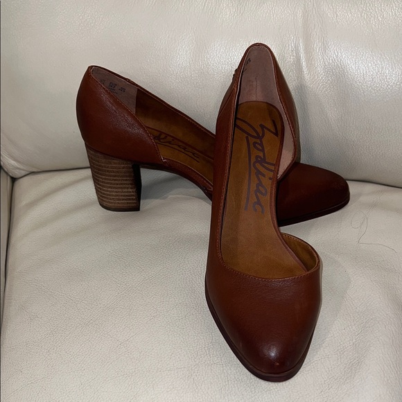 Zodiac Shoes - Zodiac Women's Rich Brown Heels. Size 8